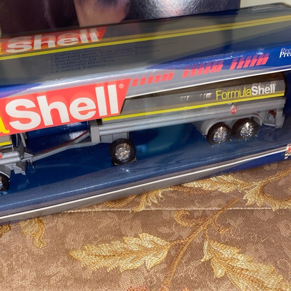 Shell Formula Toy Truck - Picture 1 of 2